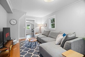 Smart TV - Serenity Haven, Entire Home, Fast Wi-Fi, Pets (Saint Paul)