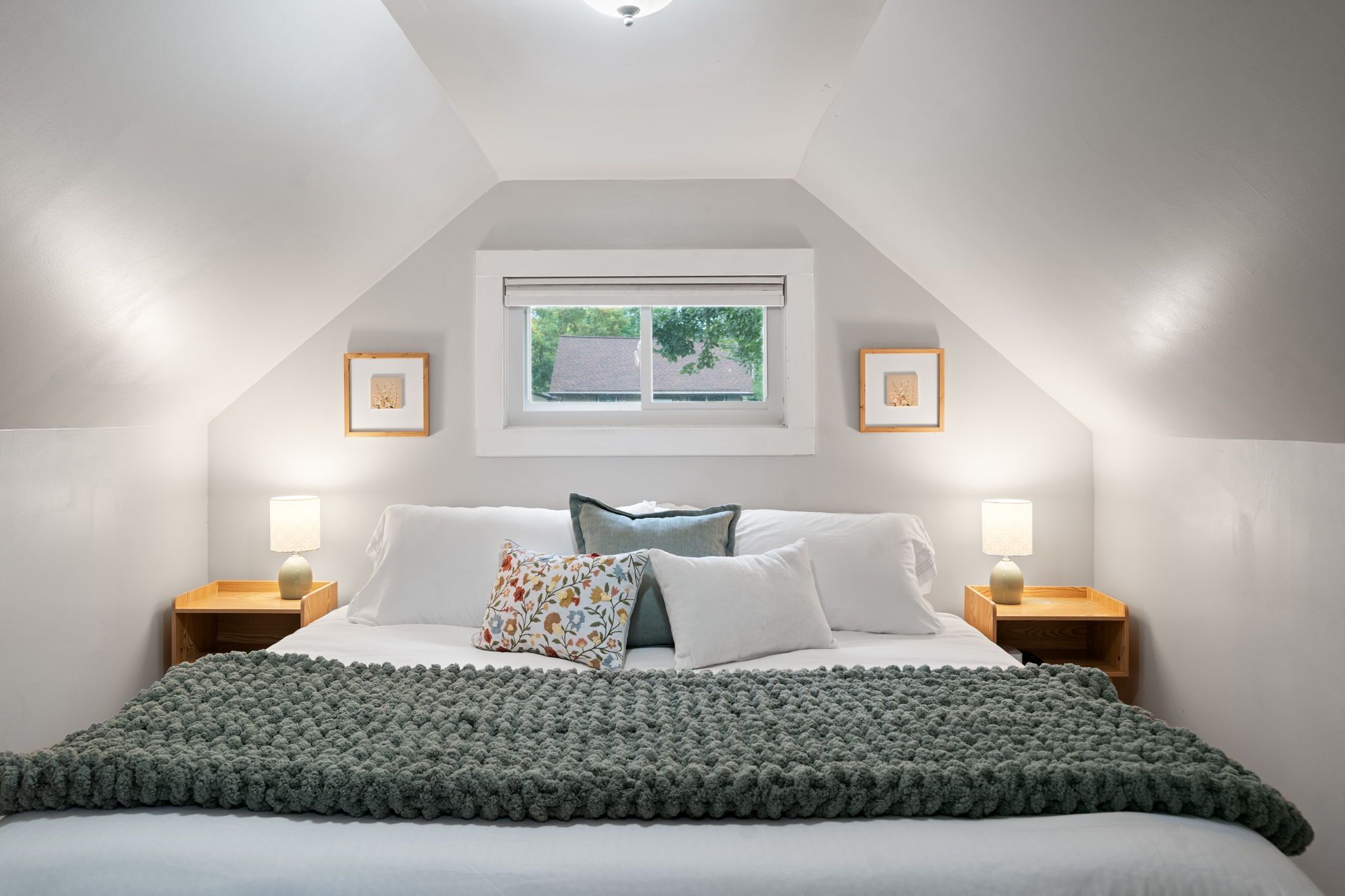 2 habitaciones, escritorio, tabla de planchar con plancha y wifi gratis 