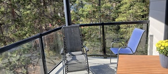 Home away from Home. Recent secure building. Completely equipped kitchen.