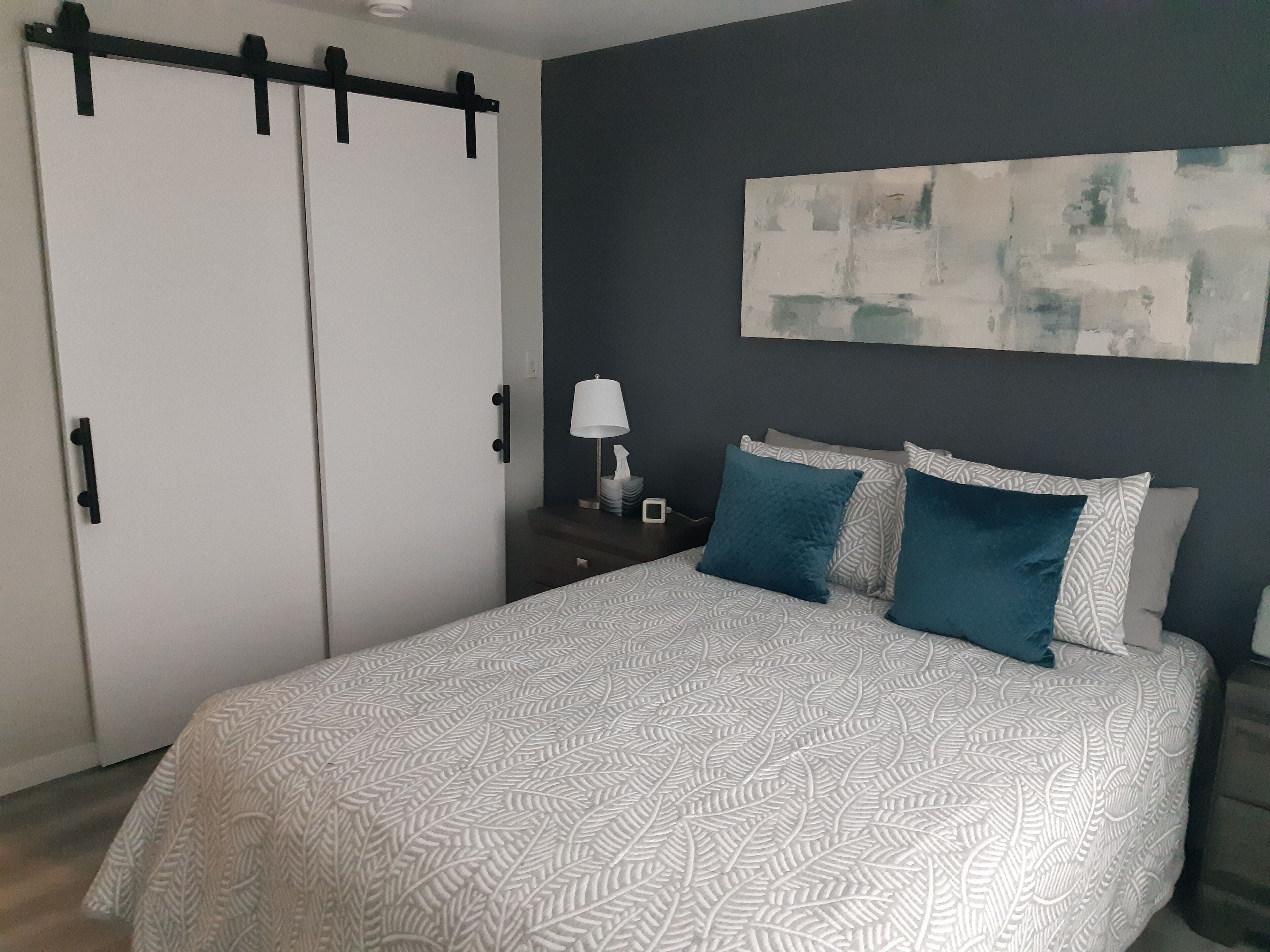 2 habitaciones, tabla de planchar con plancha, wifi y ropa de cama 