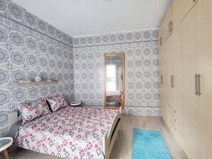 3 chambres, fer et planche à repasser, accès Internet, draps fournis