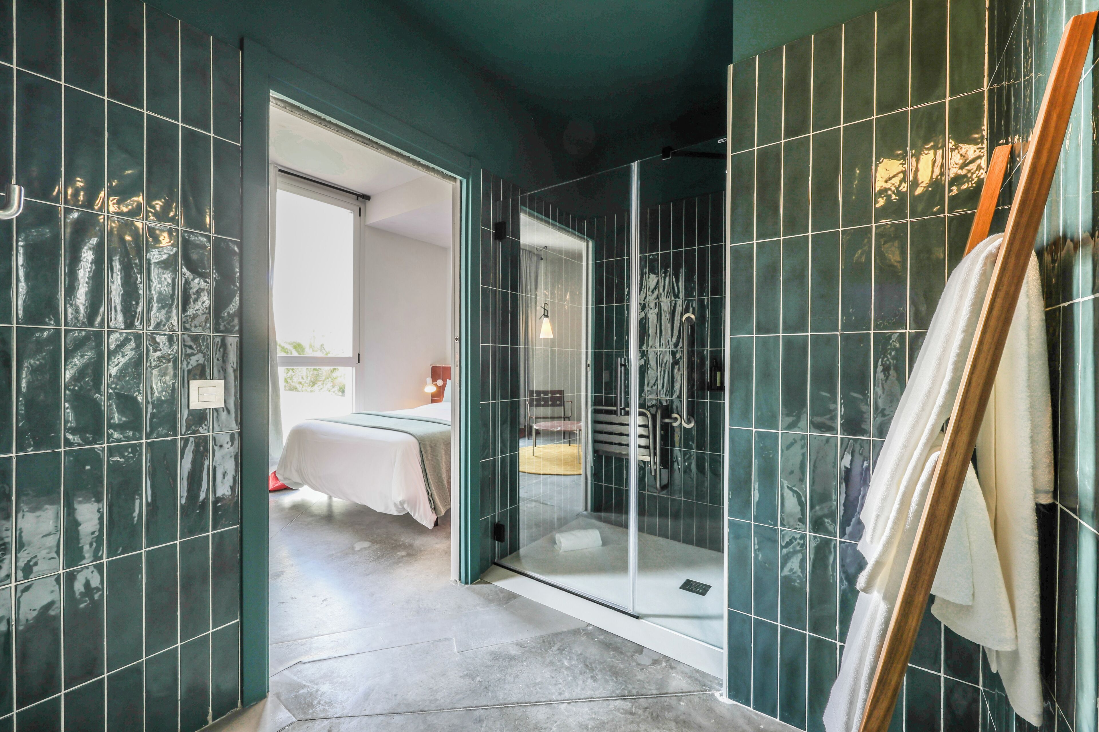 Habitació triple | Bany | Dutxa, articles de tocador gratuïts, assecador de cabells i tovalloles 