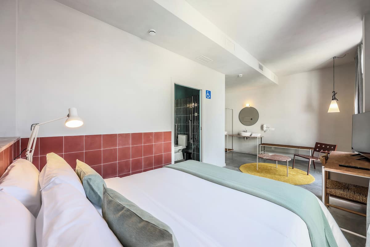 Comfort-herbergi með tvíbreiðu rúmi | Ókeypis þráðlaus nettenging