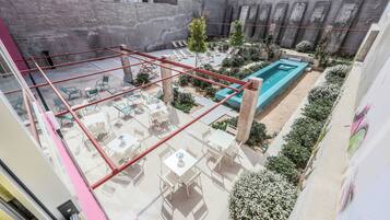 สระว่ายน้ำ