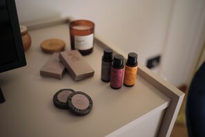 Dusj, hårføner, bidé og håndklær