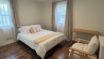 3 slaapkamers, een bureau, een strijkplank/strijkijzer, wifi