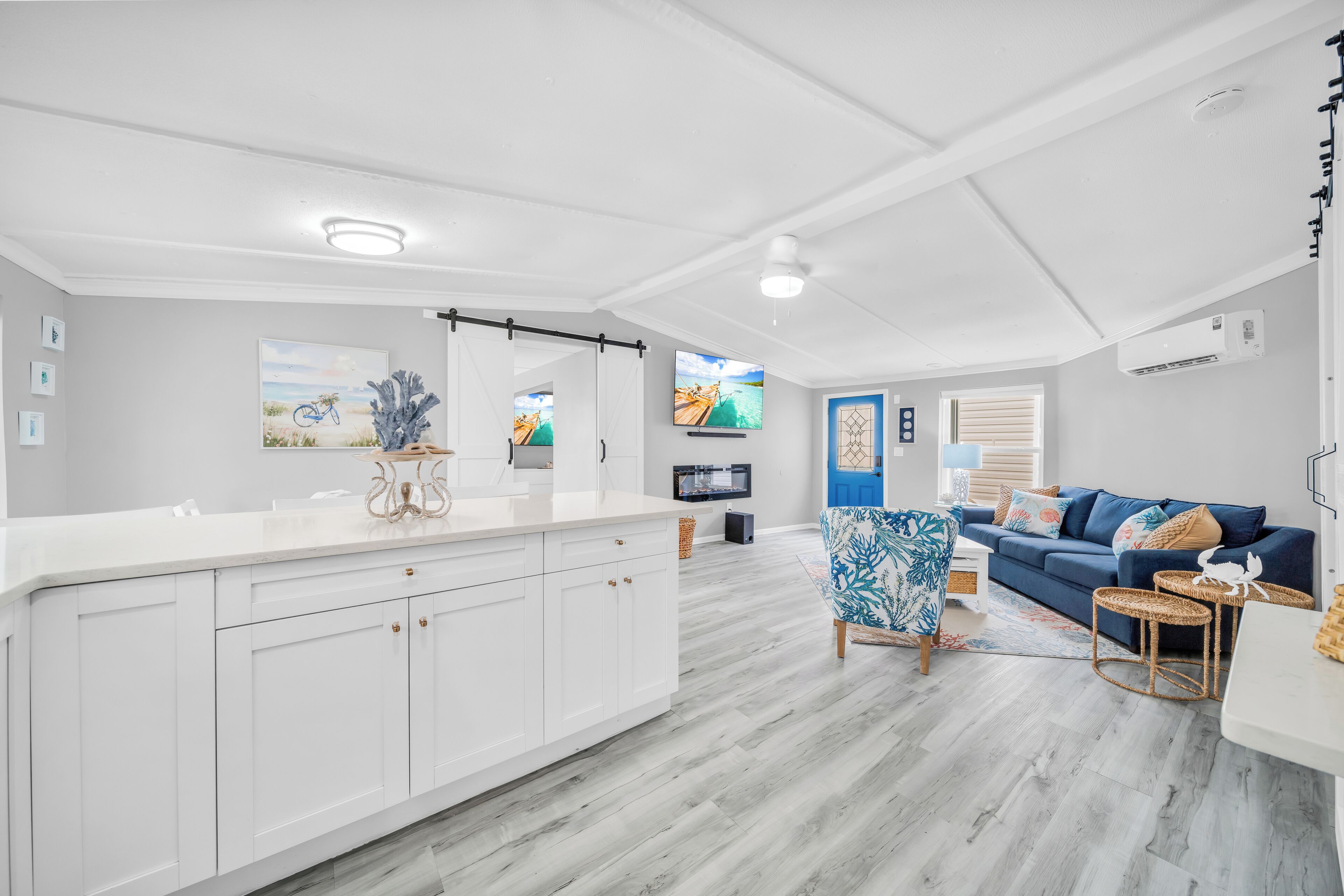 Een smart-tv en een open haard