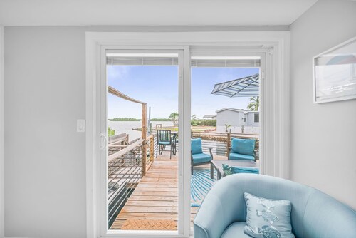 "Relax and Unwind" Peaceful 2-bedroom house in Fort Myers Beach