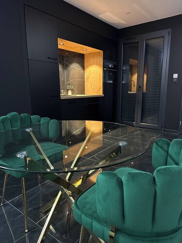 Luxury Living Martigues - Black luxury suite