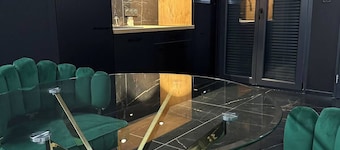 Luxury Living Martigues - Black luxury suite