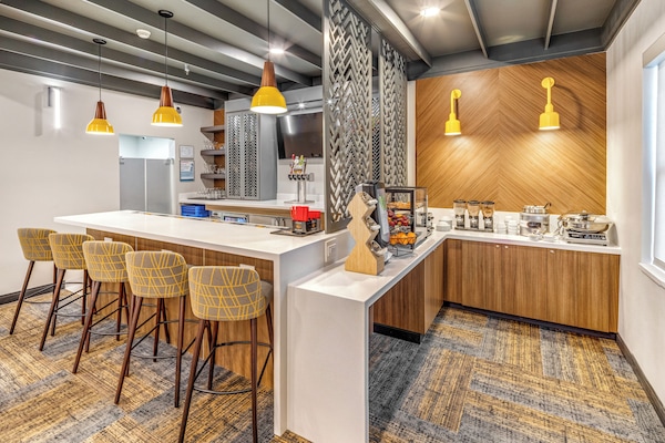 Sarapan ala kontinental setiap hari dengan biaya tambahan