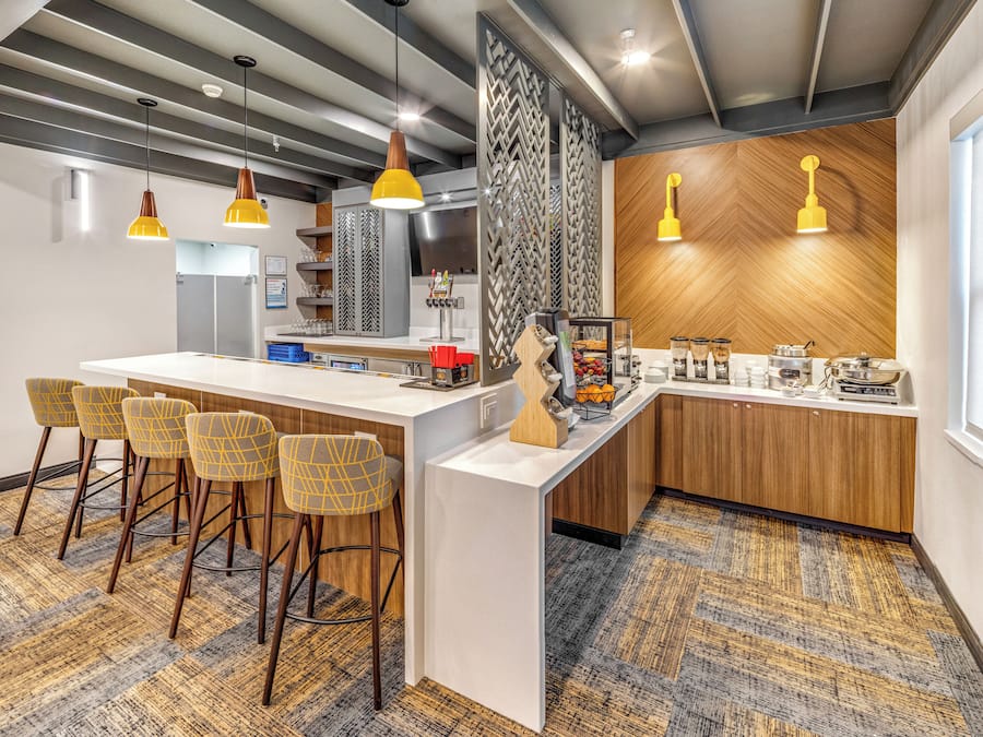 Petit déjeuner continental servi tous les jours en supplément