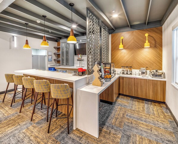 Päivittäinen mannermainen aamiainen maksusta