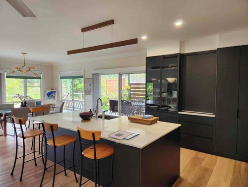 5 Bedroom house with a pool, deck and amazing view