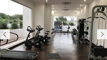 Exercise/lap pool