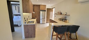 Microondas, horno, parrilla de estufa y lavavajillas