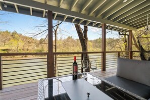 Property grounds - Riverside Retreat - Luxury river house with 7 person hottub (Franklin)