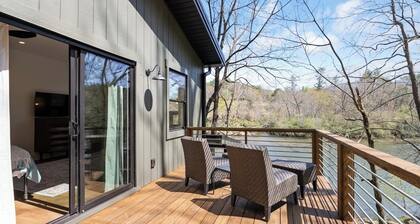 Riverside Retreat - Luxury river house with 7 person hottub