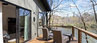 Riverside Retreat - Luxury river house with 7 person hottub