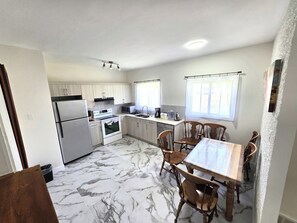 Mikrowelle, Ofen, Herdplatte, Geschirrspüler