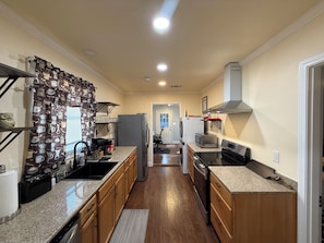 Fridge, microwave, oven, stovetop - Midtown Historic 3BR - Quiet + Workspace (Memphis)