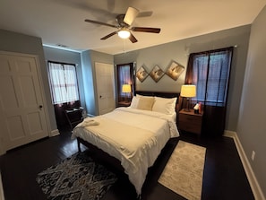 3 bedrooms, desk, free WiFi, bed sheets - Midtown Historic 3BR - Quiet + Workspace (Memphis)