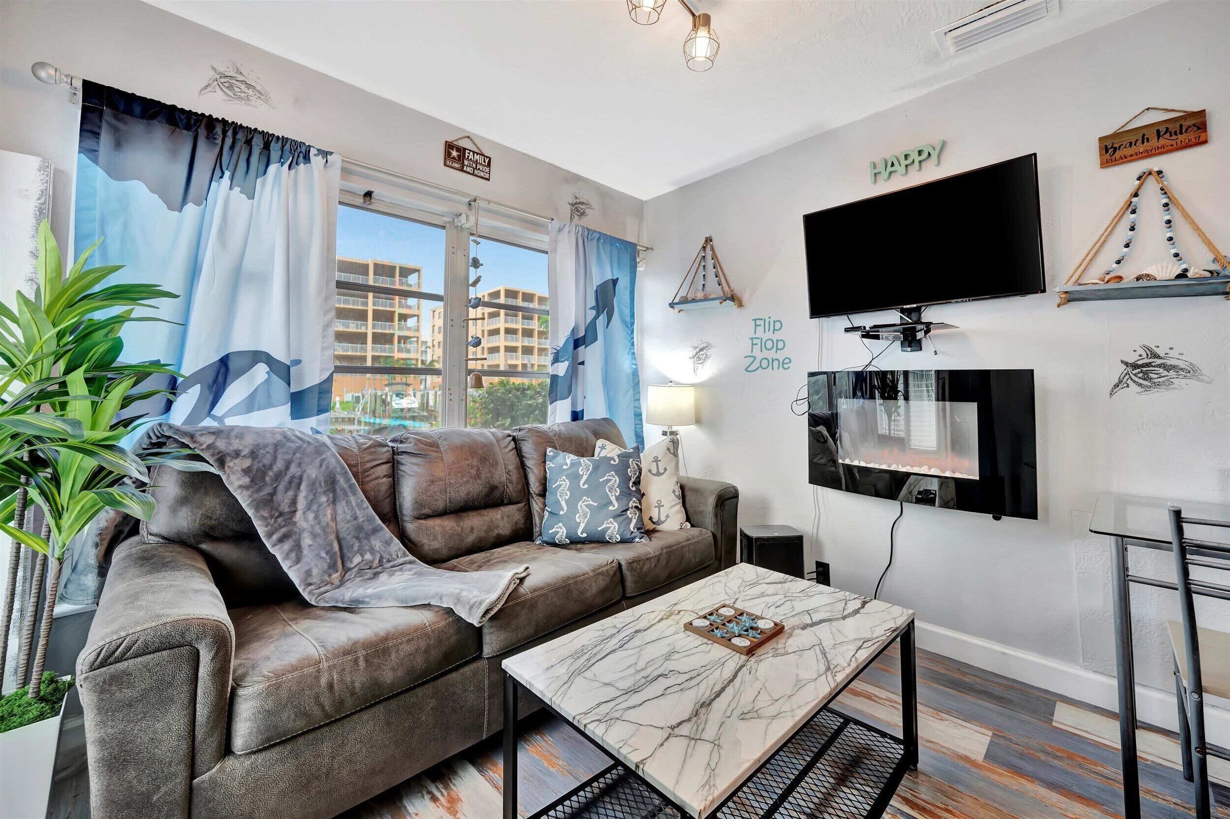 Leilighet – junior, 1 queensize-seng med sovesofa, terrasse | Oppholdsområde