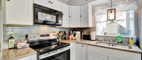 Junior Apartment, 1 Queen Bed with Sofa bed, Patio | Private kitchen