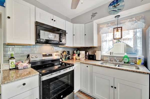 Appartement Junior, 1 grand lit et 1 canapé-lit, patio | Cuisine privée