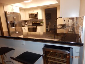 Microondas, horno, parrilla de estufa y lavavajillas