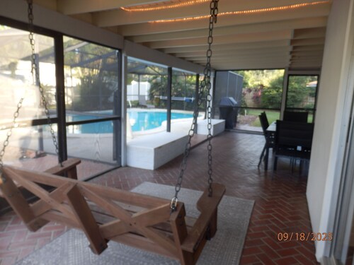 Luxury 3 BR 2 1/2 Bath pool home in South Lakeland Sleeps 7 ideally located