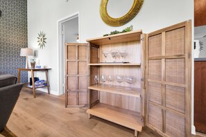 Interior - Executive Central Palm Springs 2bd 2b Condo. (Palm Springs)