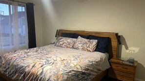 4 habitaciones, tabla de planchar con plancha, wifi y ropa de cama 