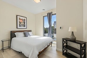 2 bedrooms, iron/ironing board, Internet, bed sheets - Deluxe 2BR ! Free Parking ! 30 min to NYC ! (Newark)