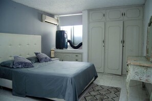 2 habitaciones, tabla de planchar con plancha, internet y ropa de cama 