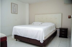 2 soverom, strykejern/-brett, internettilgang og sengetøy