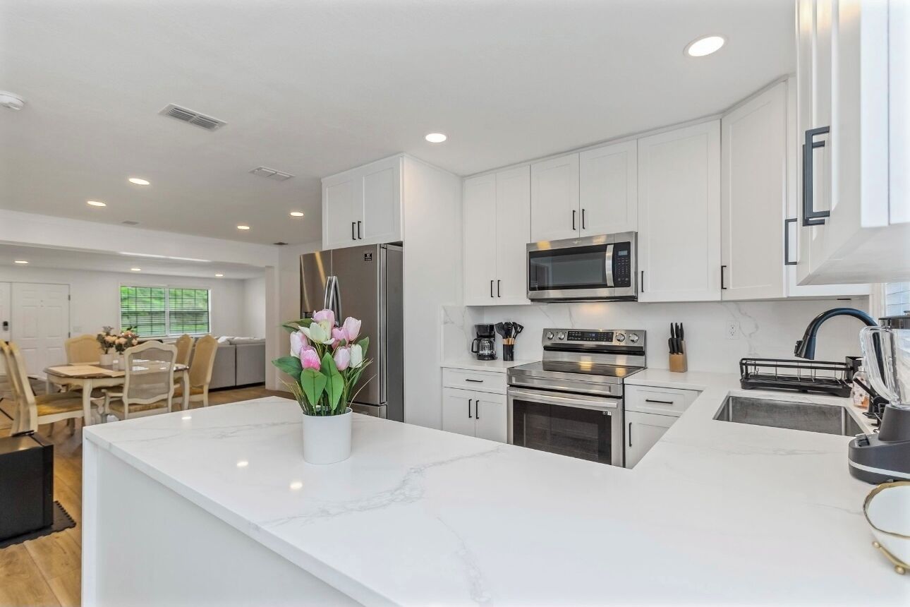 Mikrobølgeovn, kokeplater og oppvaskmaskin