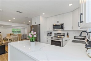 Micro-ondas, cooktop, lava-louças