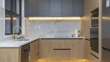 Fridge, microwave, oven, stovetop