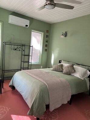 Iron/ironing board, WiFi, bed sheets, wheelchair access