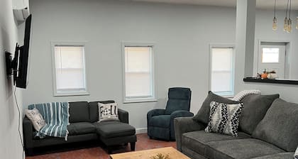 Charming 2-bedroom house in tranquil Stover Missouri. Pet friendly