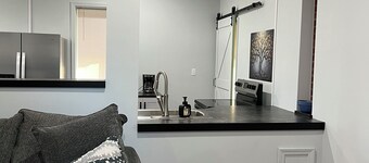 Charming 2-bedroom house in tranquil  Stover Missouri. Pet friendly