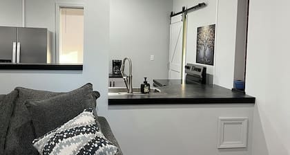 Charming 2-bedroom house in tranquil Stover Missouri. Pet friendly