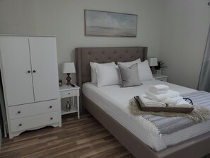 1 habitación, tabla de planchar con plancha, wifi y ropa de cama 