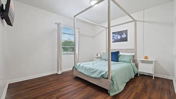 2 quartos, ferros/tábuas de passar roupa, Wi-Fi, roupa de cama