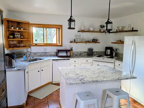 Mikrowelle, Ofen, Herdplatte, Geschirrspüler