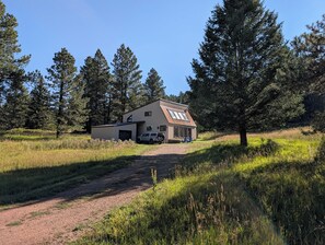 Exterior - Bright and cozy home near Angel Fire ski base, sleeps 8 (Angel Fire)