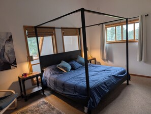 3 bedrooms, desk, free WiFi, bed sheets - Bright and cozy home near Angel Fire ski base, sleeps 8 (Angel Fire)