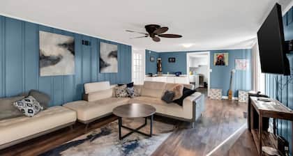 Spacious 3BR Gulfport Retreat Sleeps 6 RV Parking + Backyard