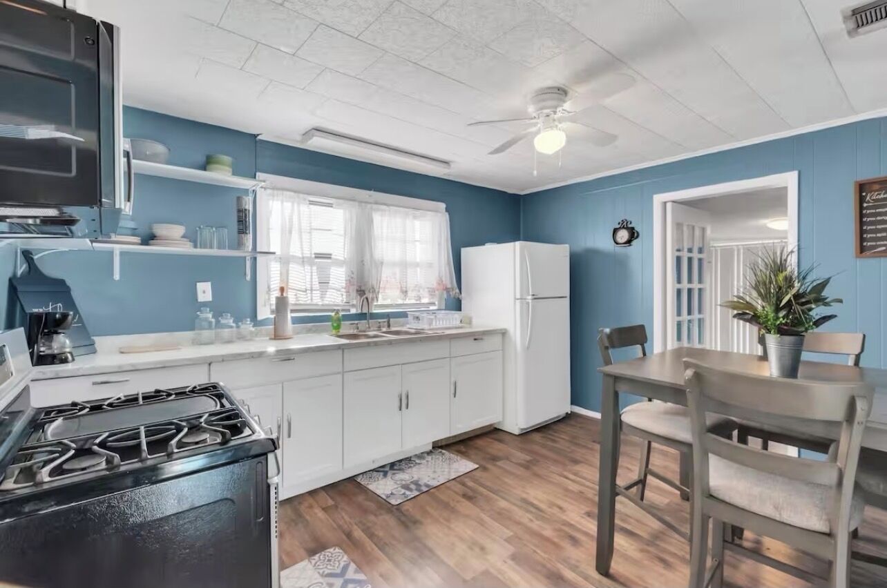 冰箱、微波炉、烤箱、炉灶